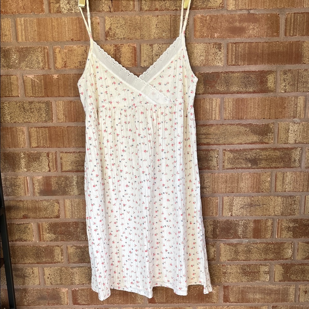 Cottage Floral Lace Trim V Neck Nightgown Size Medium